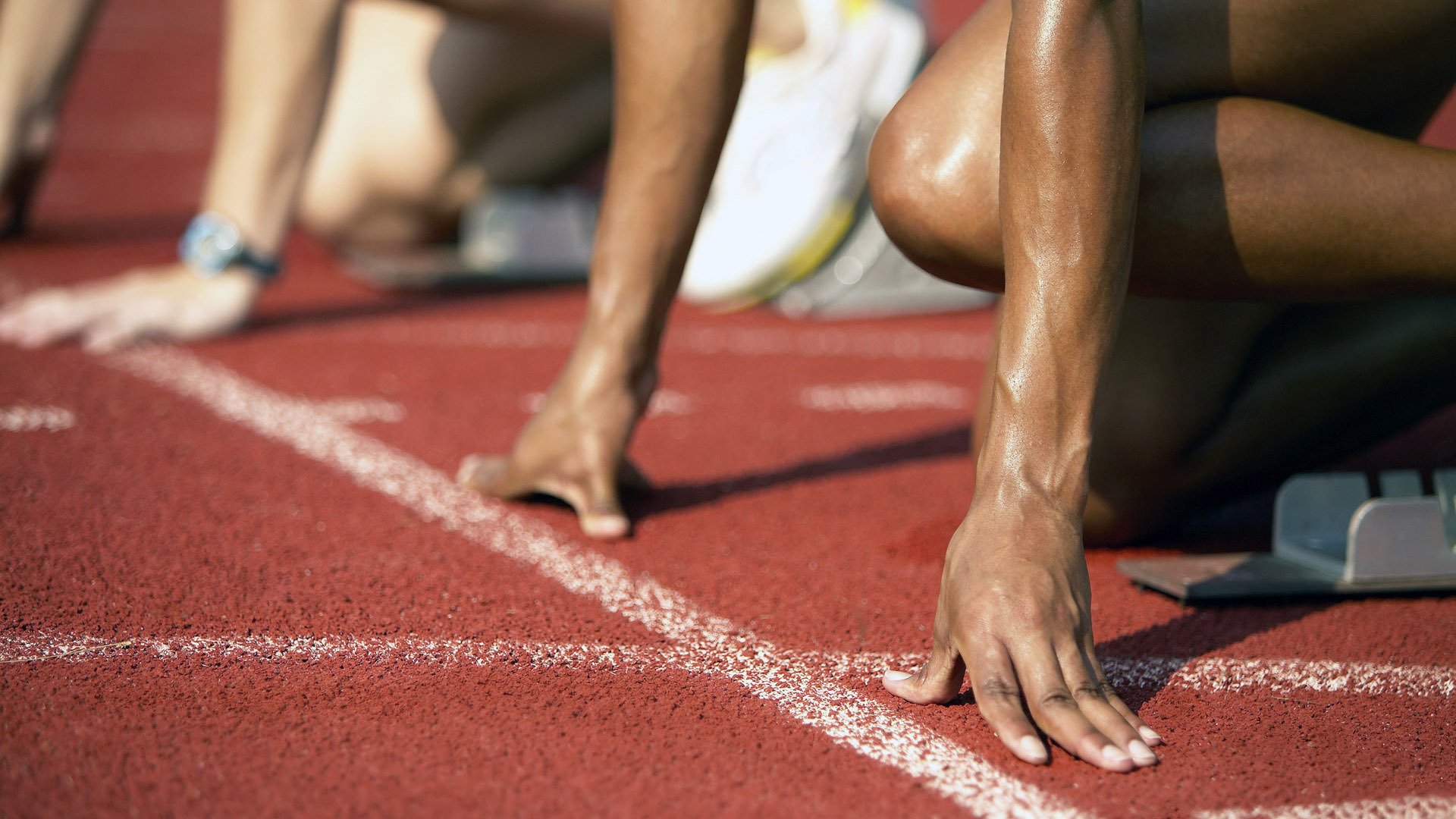 电竞直播平台创新互动模式，粉丝参与度创历史新高，电竞直播室