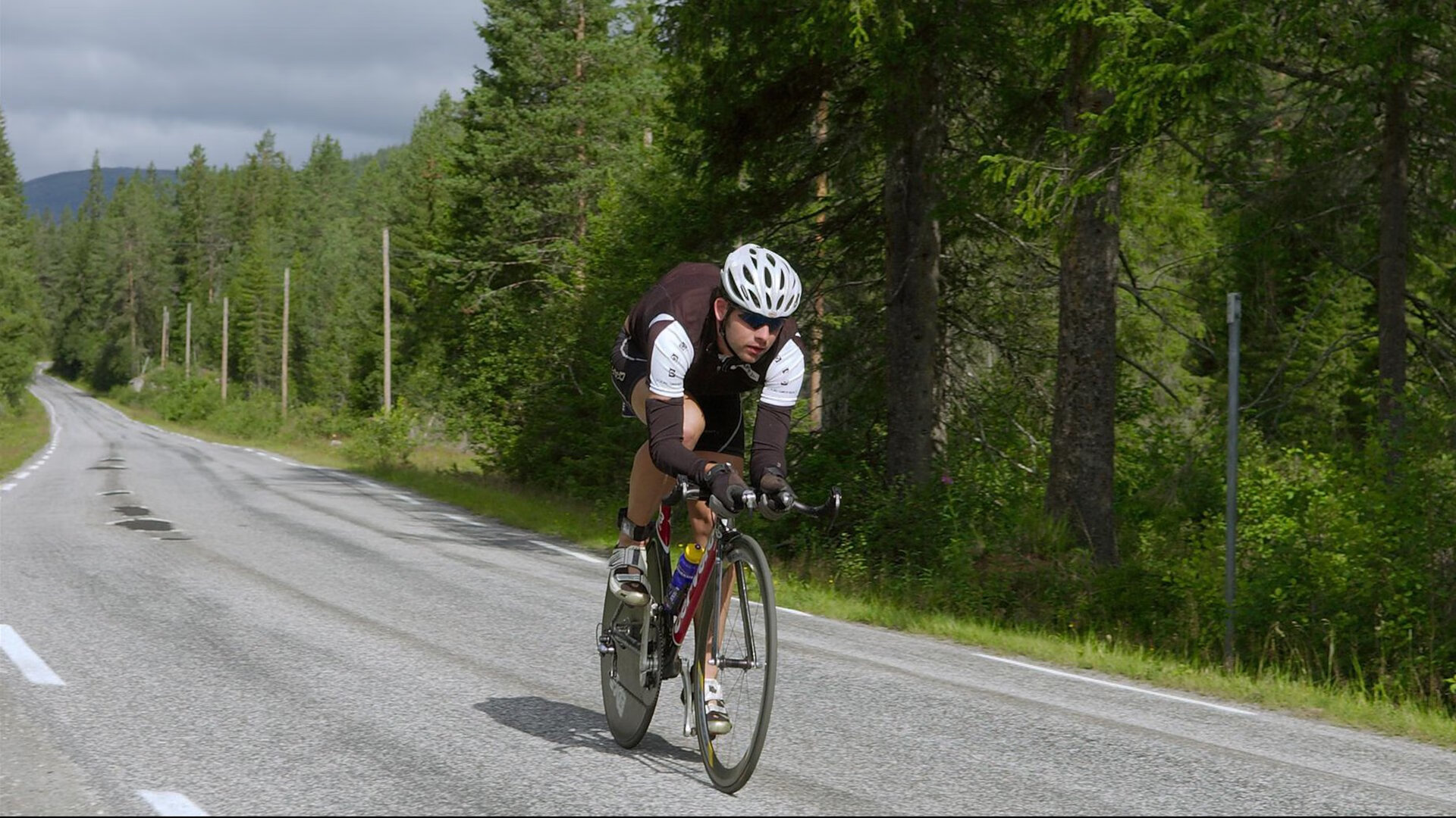 篮球运动员专项技术训练成效明显,专业篮球运动员的训练方法